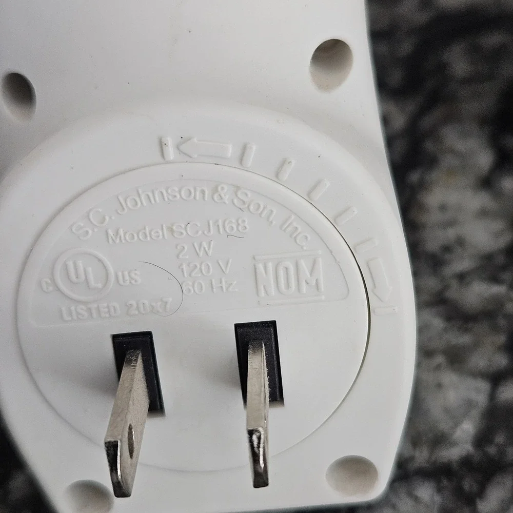 Glade PlugIns Scented Oil Warmers white lot of 3 wall plug in